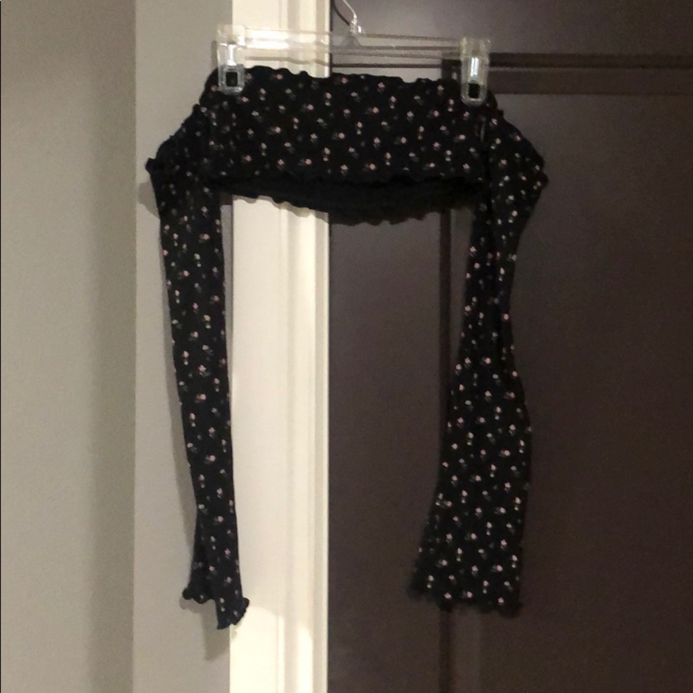 Bandeau with sleeves